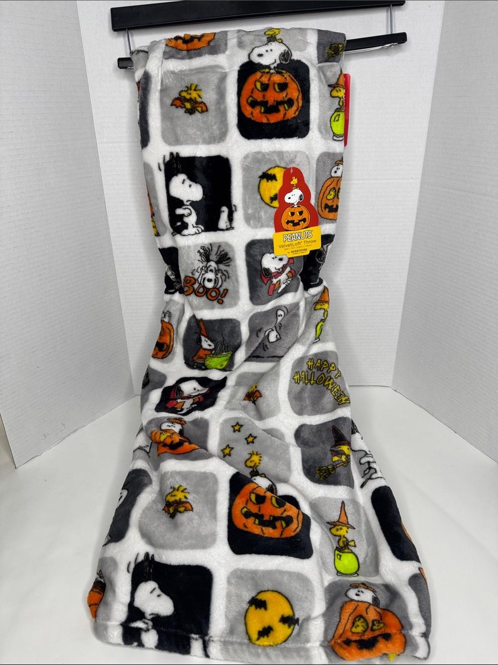 NWT Peanut Halloween Velvet Blanket New